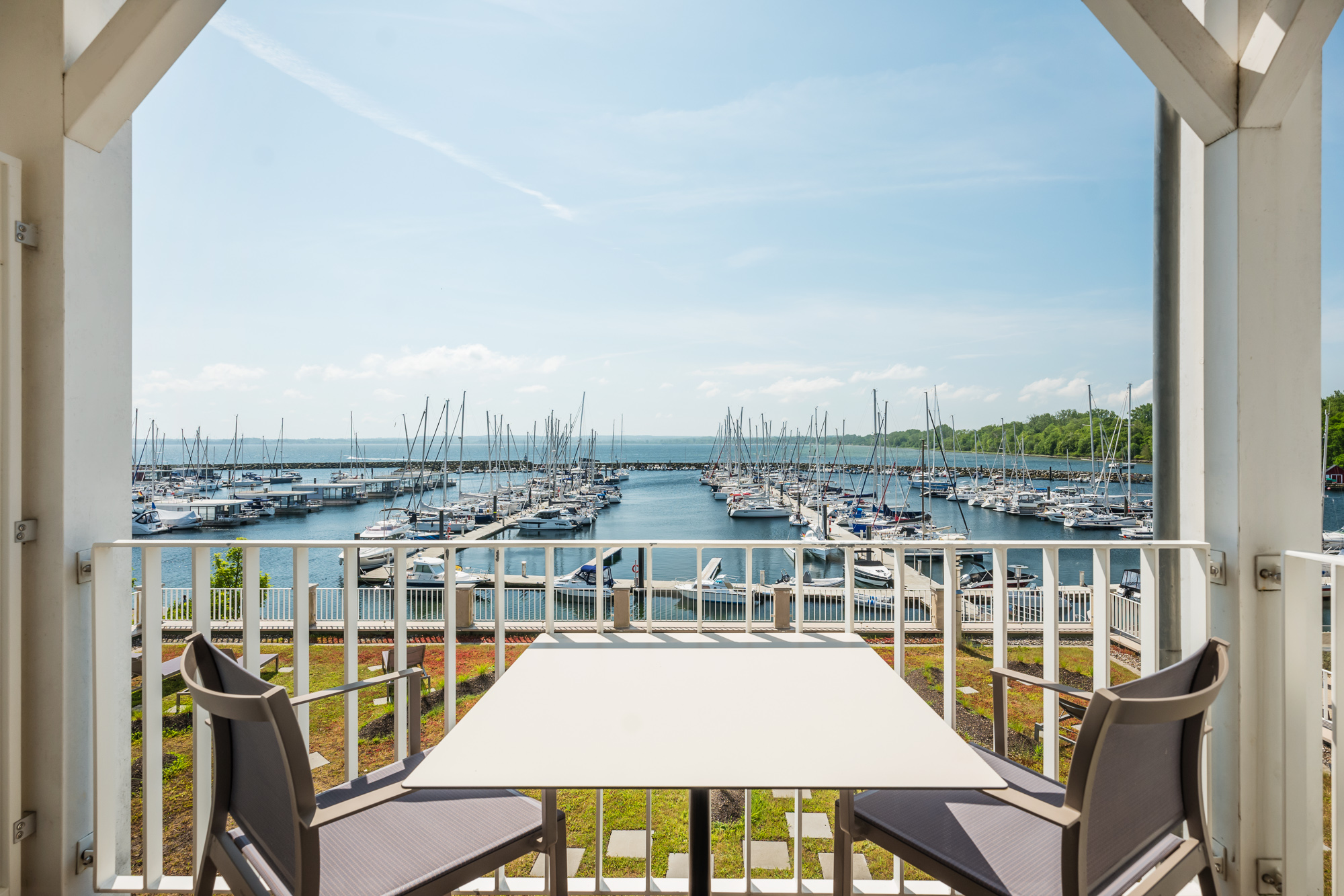 Balkon mit Blick auf den Yachthafen